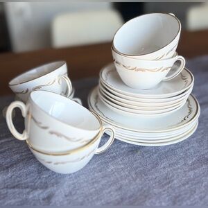 ROYAL STAFFORD AIR CANADA White/Gold Scroll Cup, Saucer, Plate! Set of 6